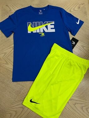 *NWT* Boys Nike Short Sleeve Tee & Shorts Size L